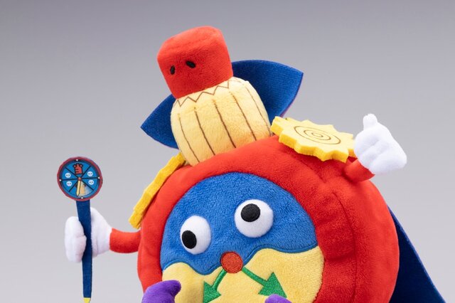 “ニブイチ”で鳴らない目覚まし…「遊戯王」城之内の切り札「時の魔術師」が音声ギミック付きぬいぐるみ化！即決モードを搭載し、お出かけ先でも活躍