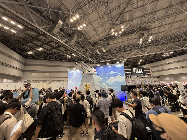 『勝利の女神:NIKKE』ブース