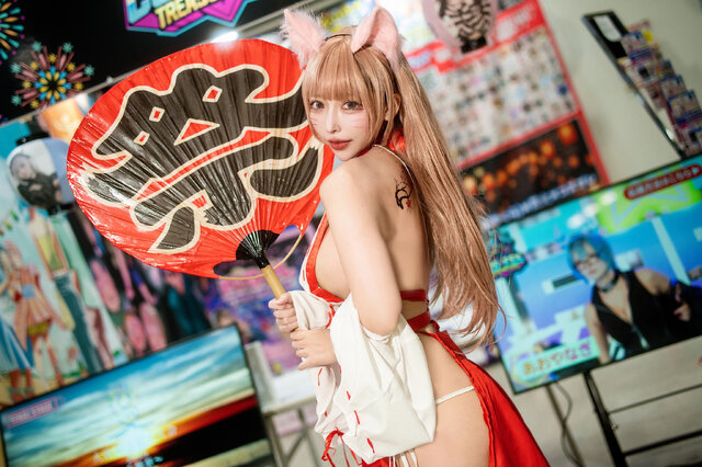 お狐様/かがみ。もち(X:@kagamisou)【COS★FES TREASUREブース】