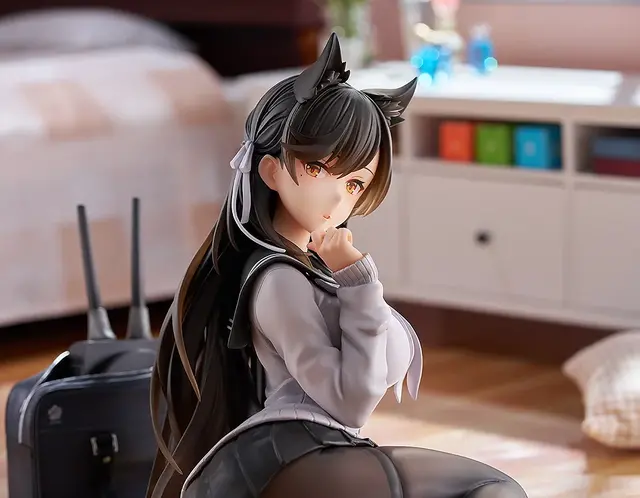 スカートから覗く黒ストッキングに包まれた太もも…！『アズレン』より「愛宕」が制服衣装「学園トロイメライ」でフィギュア化