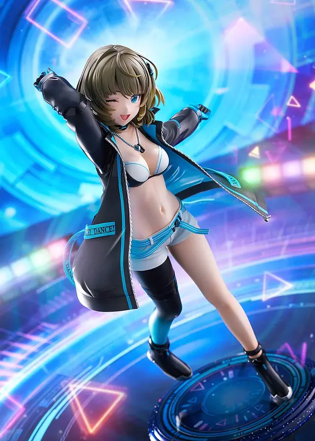 ジャケットの下には大胆なダンス衣装！『デレマス』より「高垣楓」1/7スケールフィギュアが予約受付中ーブラックライトを当てることで青く発光