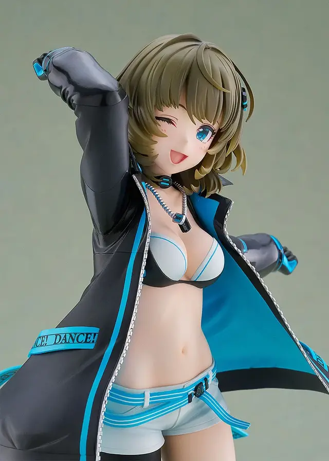 ジャケットの下には大胆なダンス衣装!『デレマス』より「高垣楓」1/7スケールフィギュアが予約受付中ーブラックライトを当てることで青く発光