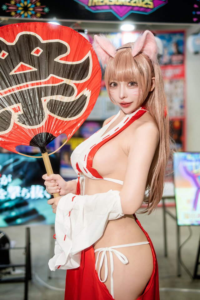 お狐様/かがみ。もち(X:@kagamisou)【COS★FES TREASUREブース】