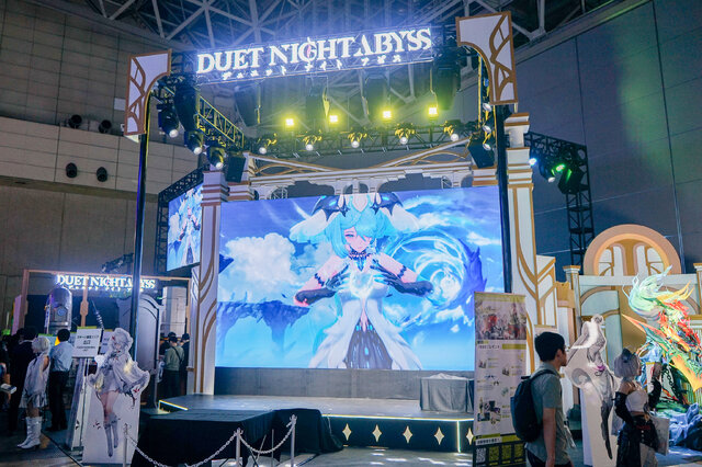 『デュエットナイトアビス』TGS2025は特大ジオラマ「煉火の典獄」が超豪華！試遊やコスプレなど盛りだくさんなブースレポートをお届け