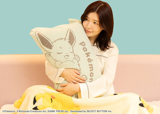 ピカチュウが近くで添い寝してくれる大きな枕…！肌触りの良いブランケットなど、『ポケスリ』コラボ寝具第2弾が順次発売