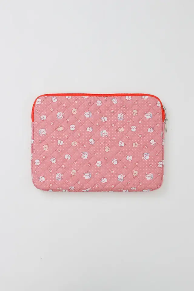 「ちいかわ」が草むしり検定に向けて勉強―新商品「レトロデザインシリーズ」にアパレルやポーチなど普段使いできるアイテムがズラリ