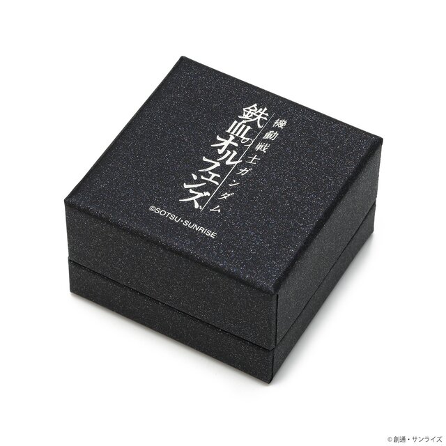 「ガンダム 鉄血のオルフェンズ」10周年記念！三日月・オーガス、オルガ・イツカモチーフのシルバーリングが受注予約開始