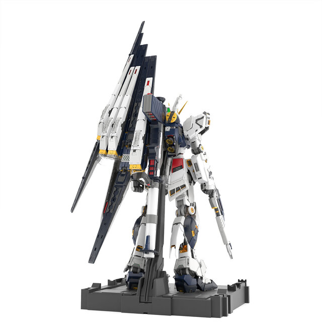 究極のガンプラ「PG UNLEASHED 1/60 νガンダム」、ガンダムベース東京など4店舗で事前抽選販売に―応募期限等を要チェック