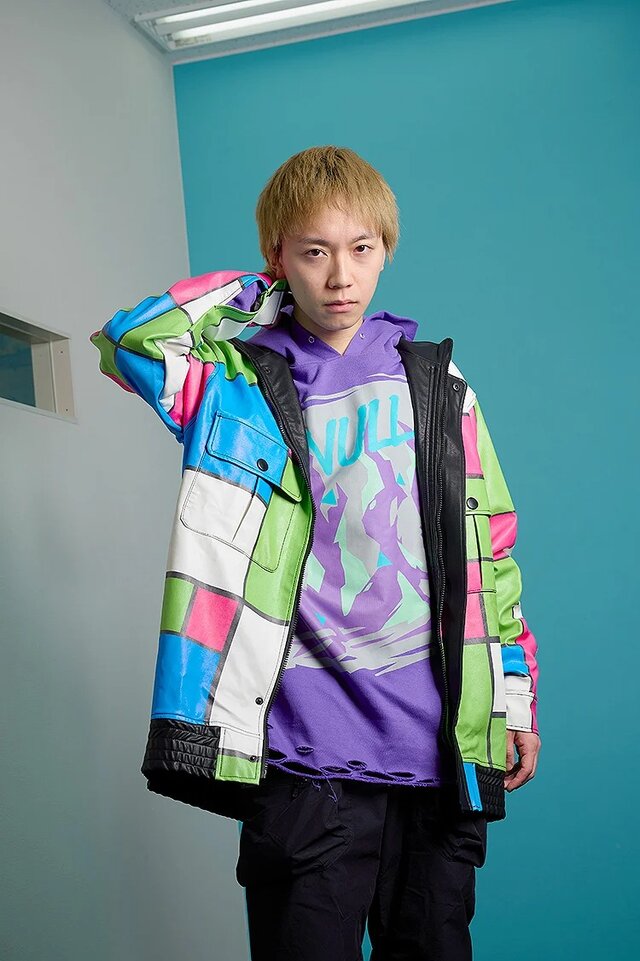 『ウマ娘』エアシャカールの私服を完全再現！「NULL」パーカーと格子柄のジャケットがラインナップ