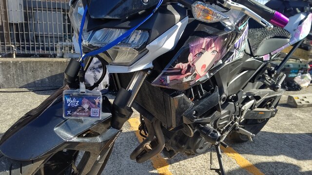 『アイマス』合同ライブ「MOIW2025」に“アイ”が集まる！「のぼり」や「痛車」など会場周辺施策をレポート