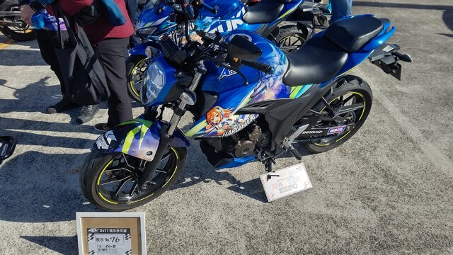 『アイマス』合同ライブ「MOIW2025」に“アイ”が集まる！「のぼり」や「痛車」など会場周辺施策をレポート