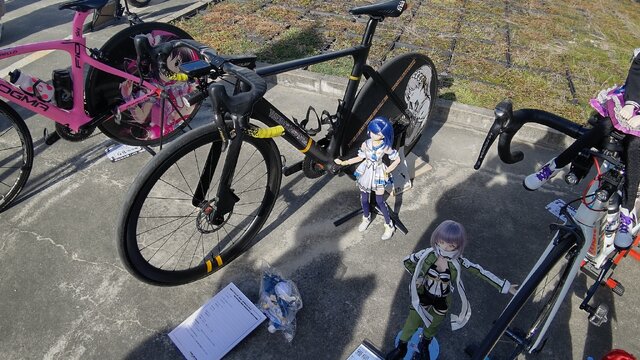 『アイマス』合同ライブ「MOIW2025」に“アイ”が集まる！「のぼり」や「痛車」など会場周辺施策をレポート