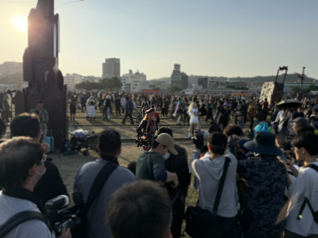 コスプレ囲み撮影の様子