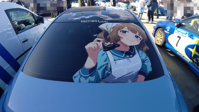 『アイマス』合同ライブ「MOIW2025」に“アイ”が集まる！「のぼり」や「痛車」など会場周辺施策をレポート