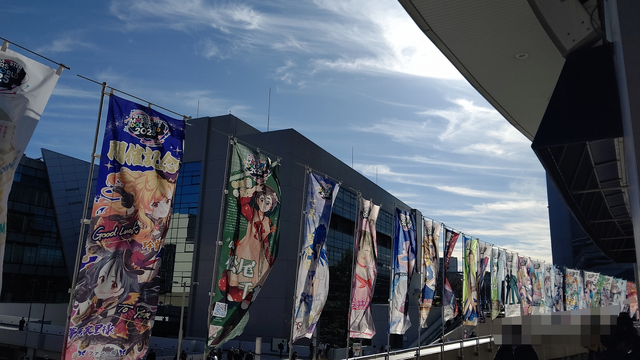 『アイマス』合同ライブ「MOIW2025」に“アイ”が集まる！「のぼり」や「痛車」など会場周辺施策をレポート