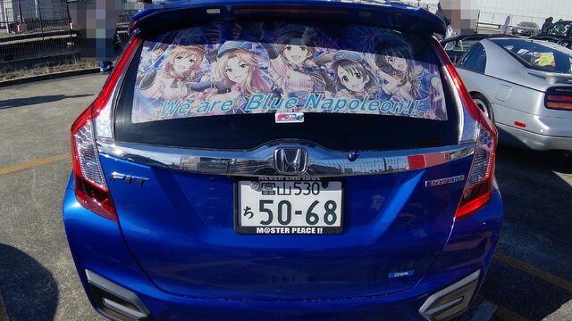 『アイマス』合同ライブ「MOIW2025」に“アイ”が集まる！「のぼり」や「痛車」など会場周辺施策をレポート