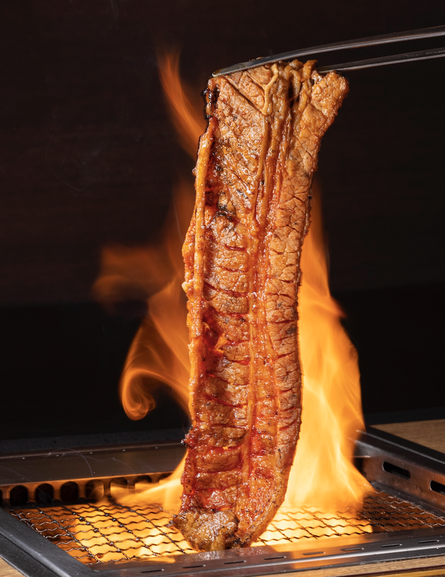 『龍が如く』冴島大河「焼かれてこそ価値がある」あのホルモンが食べられる！ 店舗限定メニューが焼肉ライクに登場ー店名も「神室町昭和通り店」に期間限定で変更