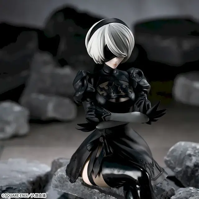 ちょこんと座る姿が美しい…！アニメ「ニーア」より、「2B」フィギュアがアミューズメント施設にて再登場