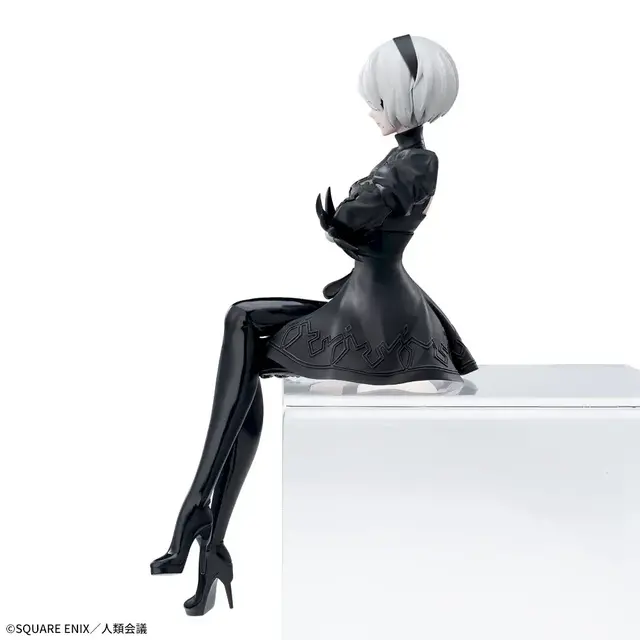 ちょこんと座る姿が美しい…！アニメ「ニーア」より、「2B」フィギュアがアミューズメント施設にて再登場