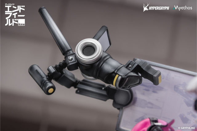 自分好みの空間を演出！『アークナイツ：エンドフィールド』より「イヴォンヌ」が、ディスプレイに囲まれて座る姿で立体化