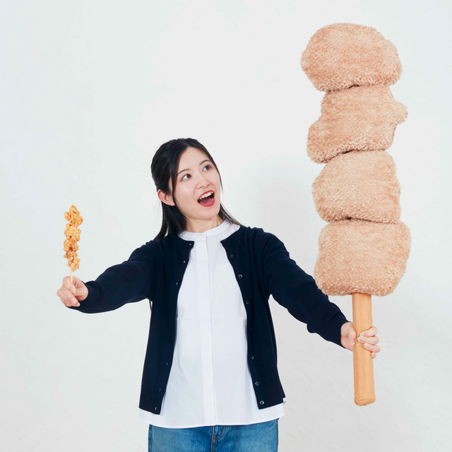 「セブン‐イレブン」人気商品をグッズ化した「Happyくじ」が3月13日発売！巨大なからあげ棒ぬいぐるみや、“金”シリーズのブランケットなどユニーク