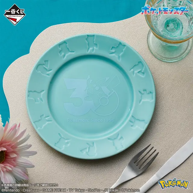 『ポケモン』30周年一番くじ第1弾の全ラインナップ公開！カントー～シンオウ地方の御三家が集まった時計、ぬいぐるみなど記念グッズ盛りだくさん
