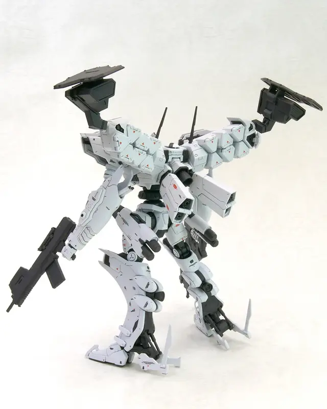 『アーマード・コア』より「ラインアーク ホワイト・グリント＆V.O.Bセット」が再生産！塗装しやすい通常成型色に変更