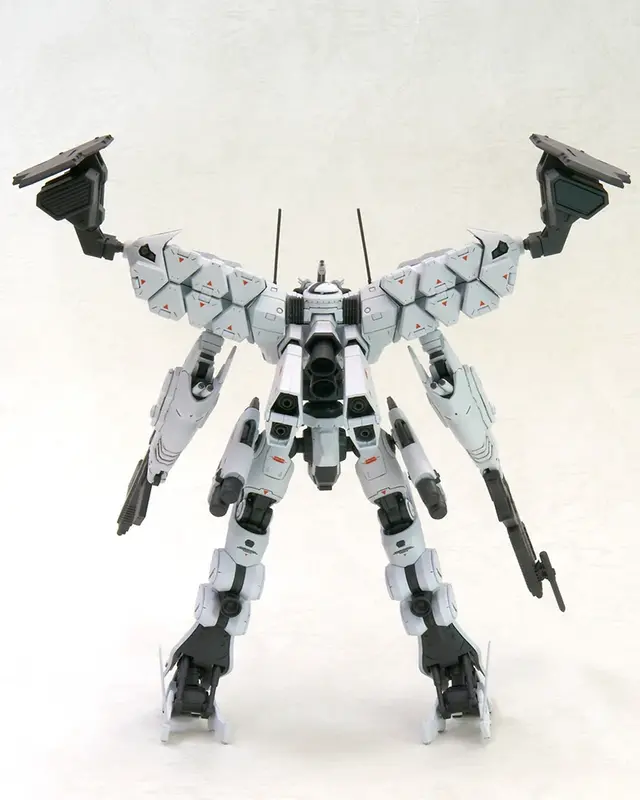 『アーマード・コア』より「ラインアーク ホワイト・グリント＆V.O.Bセット」が再生産！塗装しやすい通常成型色に変更