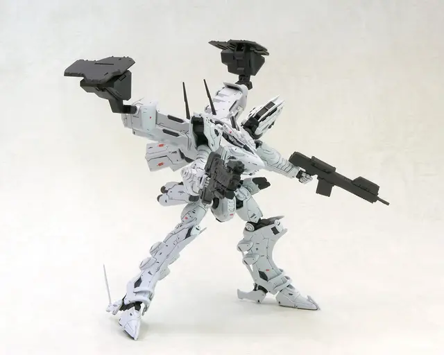 『アーマード・コア』より「ラインアーク ホワイト・グリント＆V.O.Bセット」が再生産！塗装しやすい通常成型色に変更