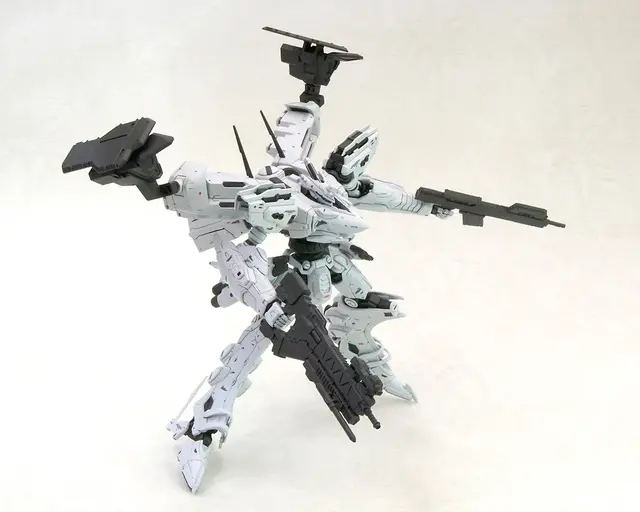 『アーマード・コア』より「ラインアーク ホワイト・グリント＆V.O.Bセット」が再生産！塗装しやすい通常成型色に変更