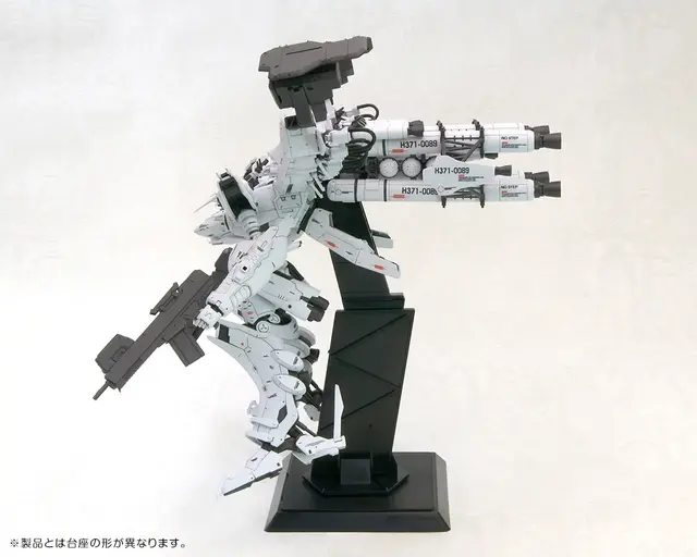 『アーマード・コア』より「ラインアーク ホワイト・グリント＆V.O.Bセット」が再生産！塗装しやすい通常成型色に変更