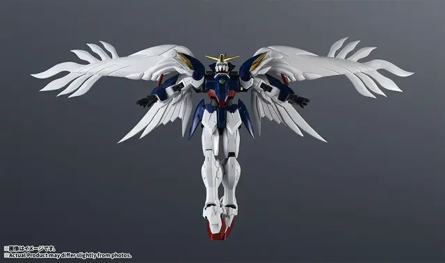 フリーダム、シャア専用ザクIIらが躍動感あるポーズで決まる！可動フィギュア「GUNDAM UNIVERSE」より3機がリニューアル