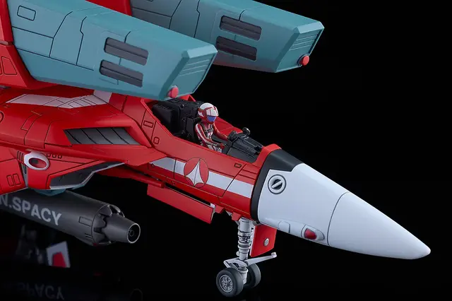 「超時空要塞マクロス」銀河最強夫婦が搭乗する「VF-1Jファイターバルキリー」をセットでプラモ化！大気圏外仕様パイロットスーツフィギュアなど付属