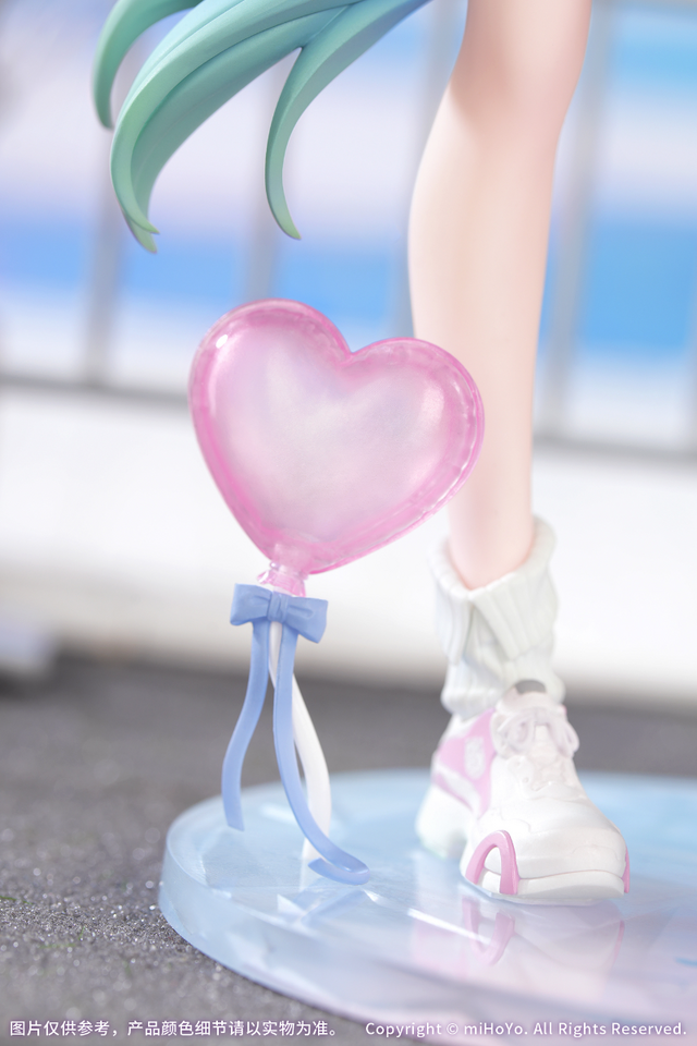 パール調のアウターから魅せるおへそ…!『崩壊:スターレイル』より「キュレネ 素敵な休日 Ver.」1/8スケールフィギュアが予約受付中