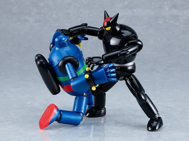 「鉄人28号」「ブラックオックス（初代鉄人版）」プラモが再販！各関節可動、交換パーツによりさまざまなアクションが可能