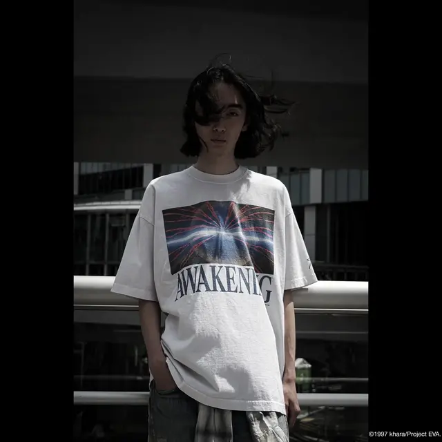 エヴァの高級Tシャツが雰囲気満点！質感までこだわって「瞬間、心、重ねて」や「魂のルフラン」をフィーチャー