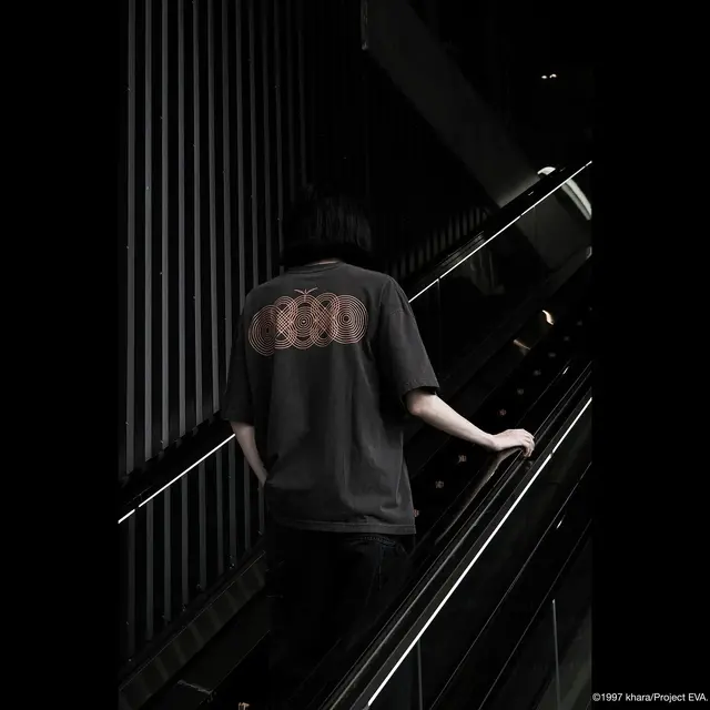 エヴァの高級Tシャツが雰囲気満点！質感までこだわって「瞬間、心、重ねて」や「魂のルフラン」をフィーチャー