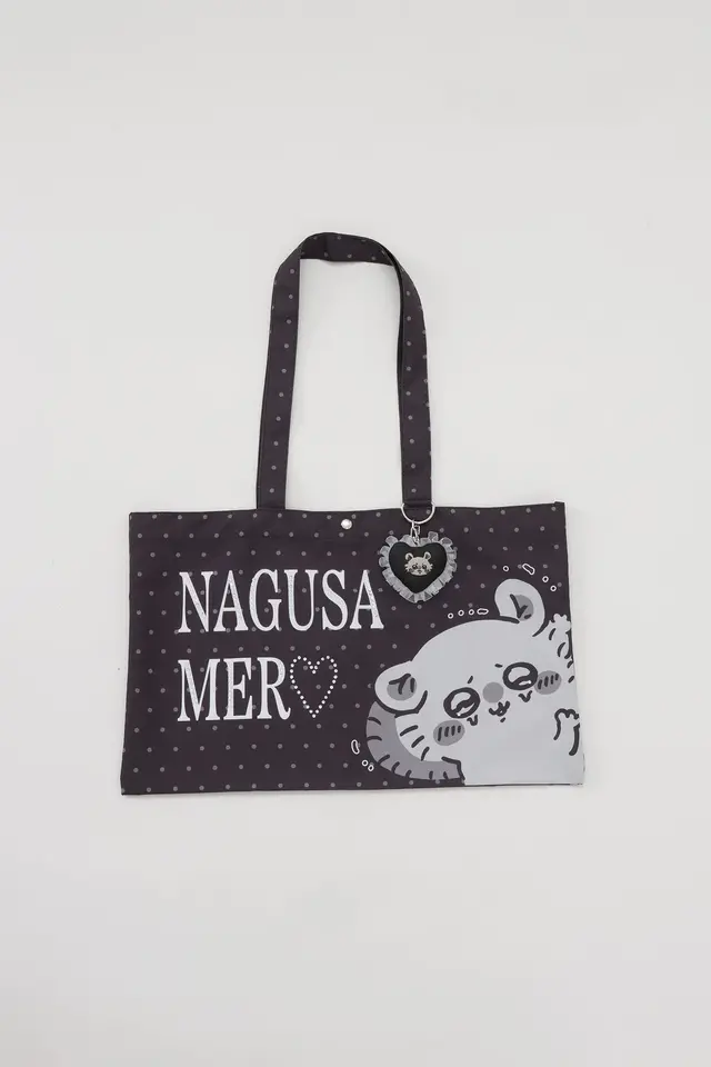 「ちいかわ」キラキラ輝く「DECOシリーズ」が目を引く！チャーム付きトートバッグと箔プリントTシャツなど5商品が新発売