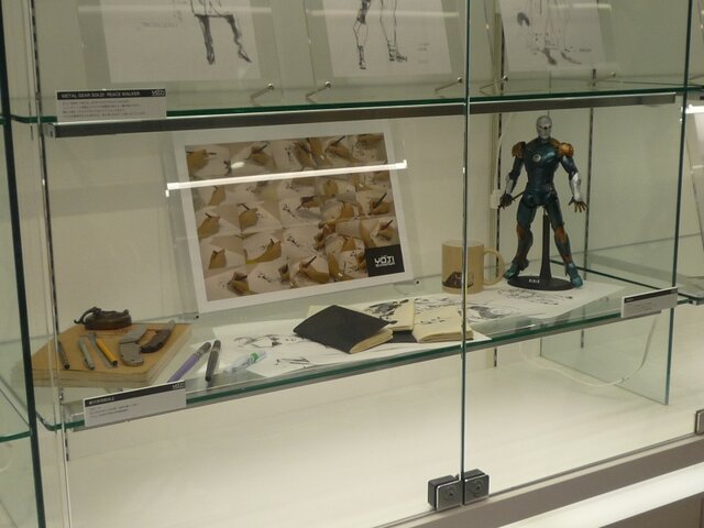 『MGS』のアートディレクター新川洋司による展示会が開催中、初日から多くのファンが駆けつける