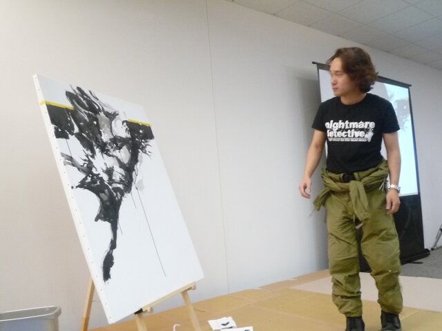 『MGS』のアートディレクター新川洋司による展示会が開催中、初日から多くのファンが駆けつける