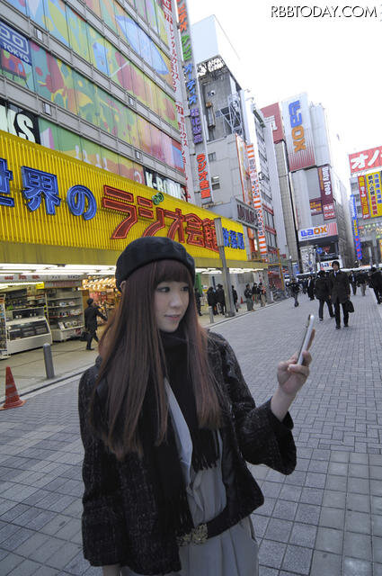 【秋葉原】秋葉原は意外と？都会ですよ。総武線の他に、つくばエクスプレス、JR山手線、JR京浜東北線も停車します。ここでもさっそくアプリを起動 【秋葉原】秋葉原は意外と？都会ですよ。総武線の他に、つくばエクスプレス、JR山手線、JR京浜東北線も停車します。ここでもさっそくアプリを起動