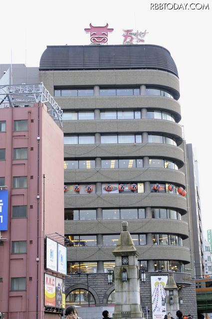 【秋葉原】これは有名な万世ビルです。ステーキハウスとかしゃぶしゃぶとかビル全部が万世です 【秋葉原】これは有名な万世ビルです。ステーキハウスとかしゃぶしゃぶとかビル全部が万世です