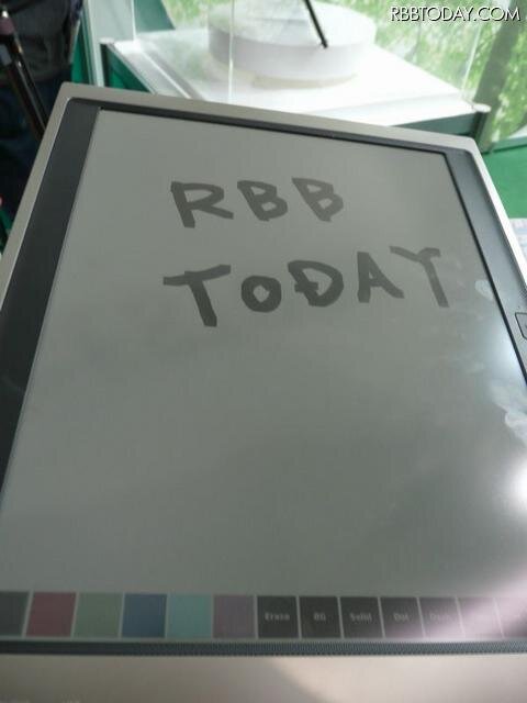 ユーザー体験コーナーに置かれていた新端末を拝借。RBB TODAYと書いてみた ユーザー体験コーナーに置かれていた新端末を拝借。RBB TODAYと書いてみた