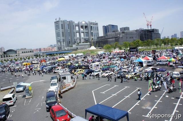 東京お台場に、約1000台の痛車が集結した