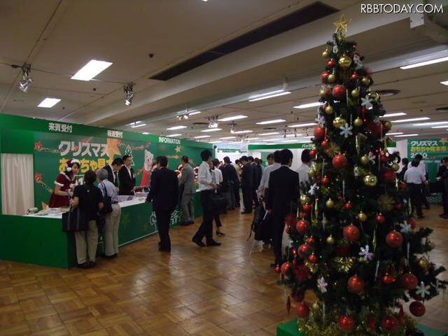 「クリスマスおもちゃ見本市2010」のようす