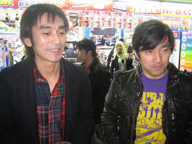 『NO MORE HEROES』発売記念イベントで、和田氏と須田氏のコンビが必死のPR