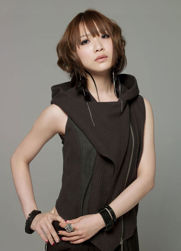 主題歌を担当するMay'nさん