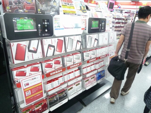 ニンテンドー3DS LL本日発売、秋葉原では朝早くから行列発生