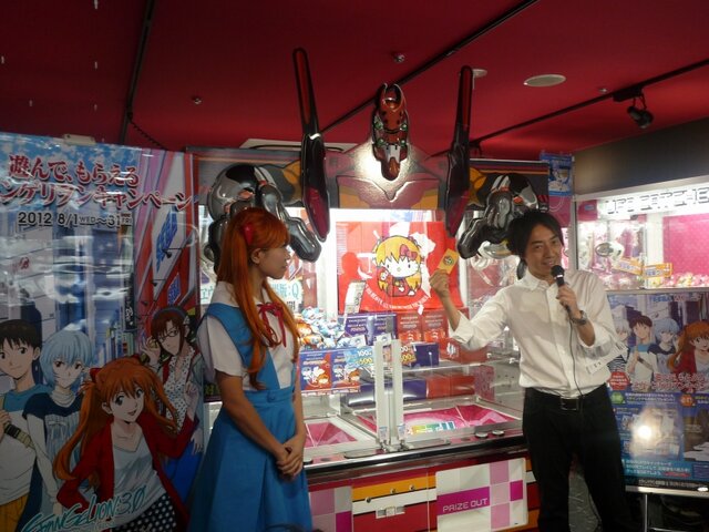 稲垣早希さんが来店1号！「遊んで、もらえるヱヴァンゲリヲンキャンペーン」を実際に体験