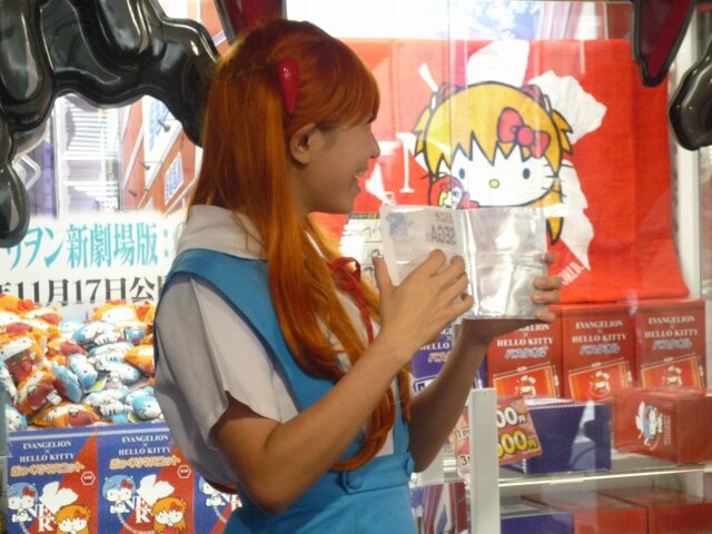 稲垣早希さんが来店1号！「遊んで、もらえるヱヴァンゲリヲンキャンペーン」を実際に体験